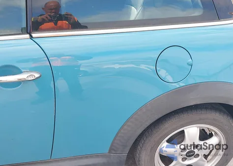 2010 Mini Cooper z USA, uszkodzony, nr VIN WMWMF3C56ATZ62177